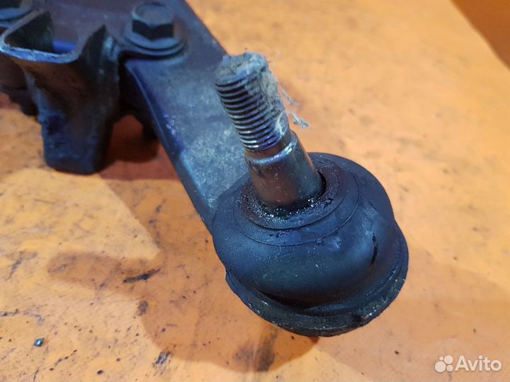 Рычаг передний правый Nissan X-trail NT30