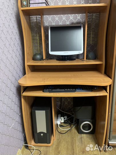 Компьютерный стол