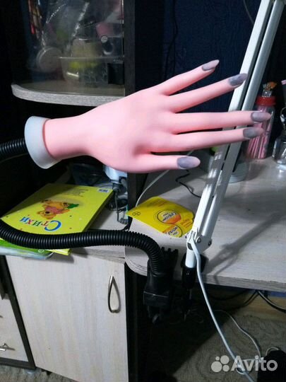 Рука для обучения маникюру