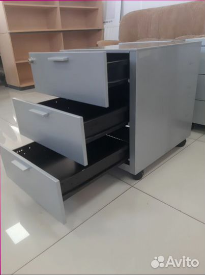 Тумба металлическая с ящиками