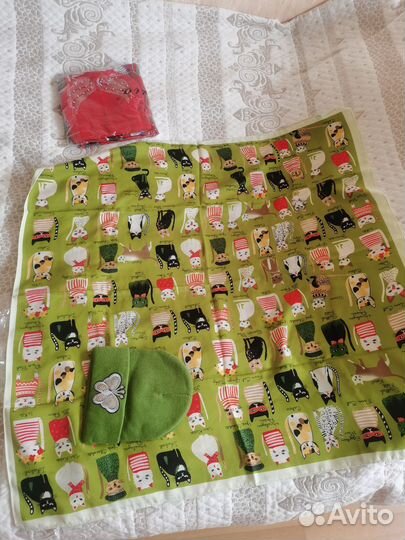 Комплект шапка и палантин с кошками