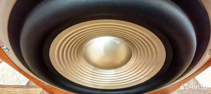 Звуковой агрессор JBL Studio L 8400P