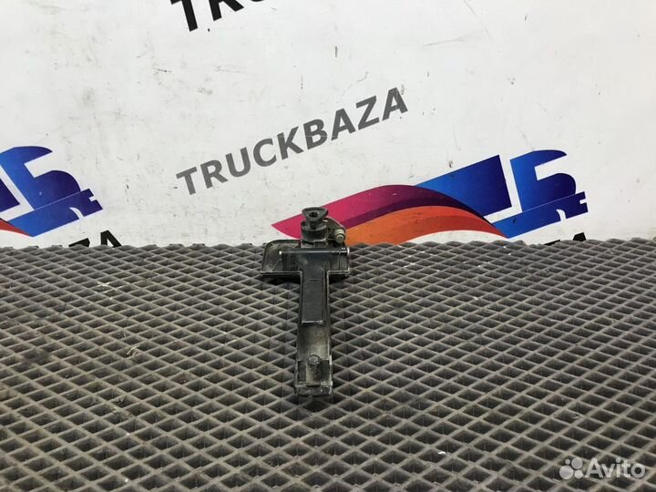 1305480 Ручка двери наружная правая