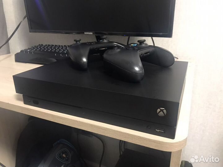 Xbox one x 1Tb
