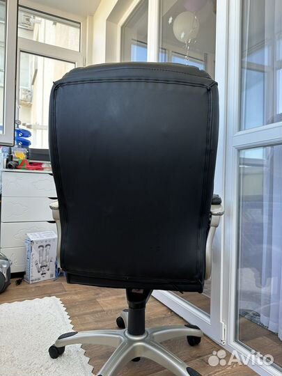 Офисное кресло