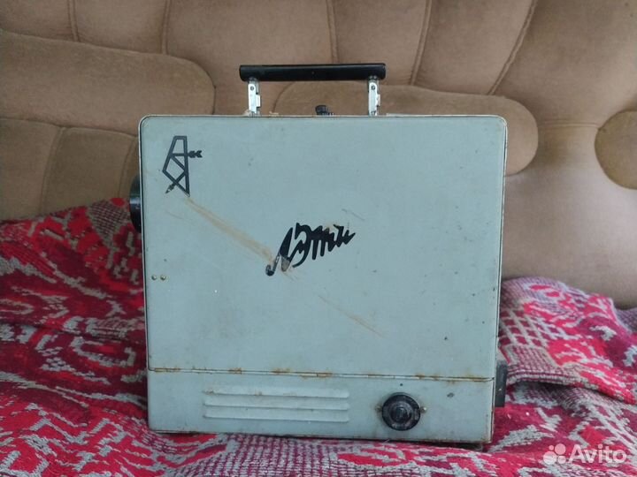 Кинопроектор Лэти