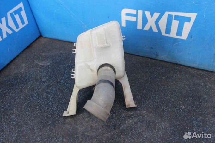 Бачок омывателя Mitsubishi Galant (Митсубиси Галан