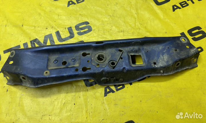 Верхняя рамка радиатора Opel Astra H