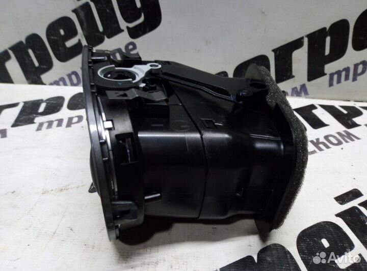 Дефлектор правый Volkswagen Tiguan 5N2 CCZ