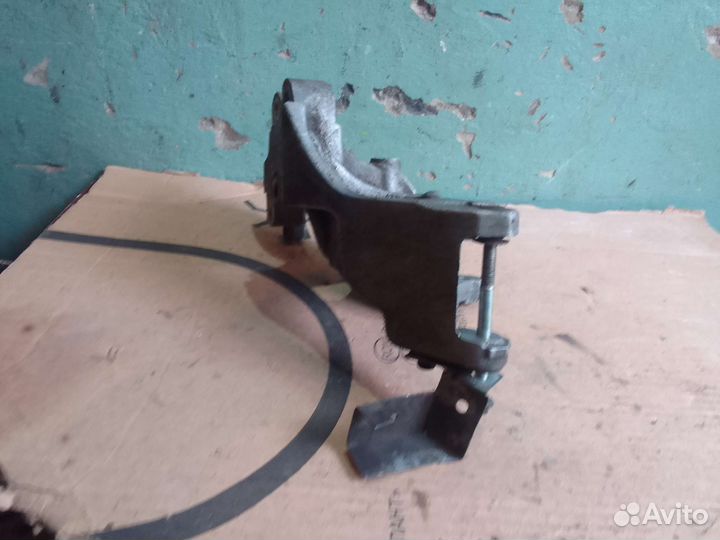 Кронштейн генерального 1.6 Chery Fora