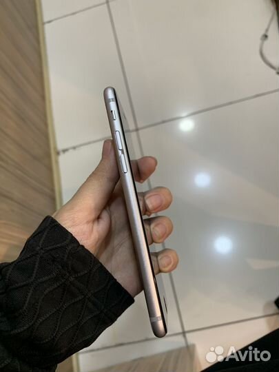 Телефон iPhone 6s