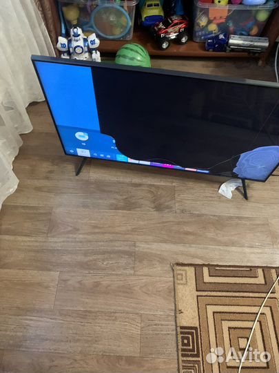 Разбор телевизора Samsung UE43AU7100U ножки