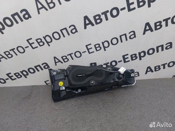Фонарь в крышку багажника задний правый Lexus Nx