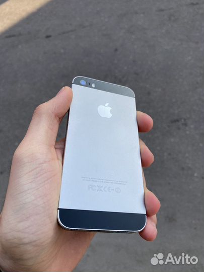 Телефон iPhone 5s