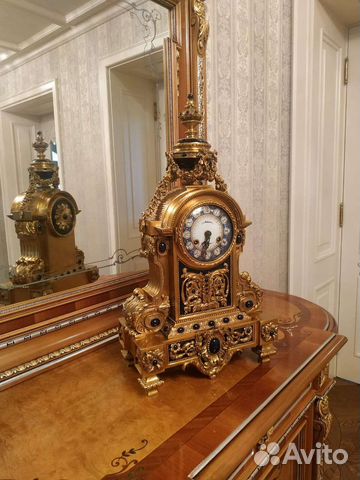 Часы каминные и канделябры (подсвечники)