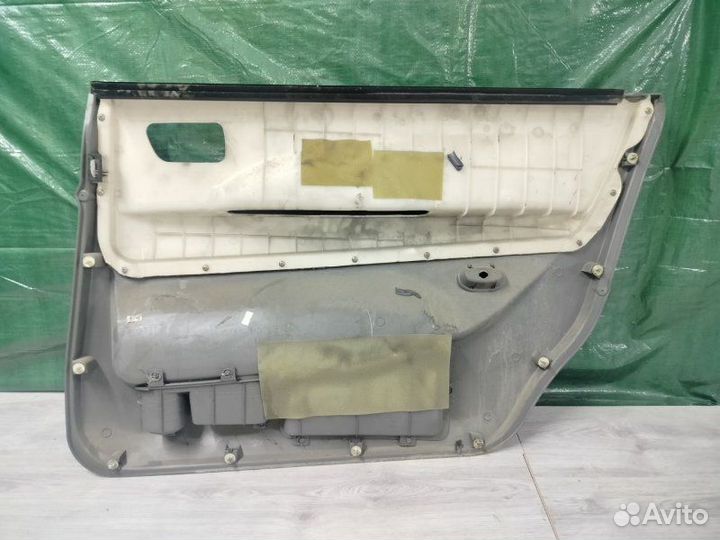 Обшивка двери задней левой Mitsubishi Space Wagon