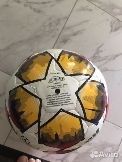 Футбольный мяч adidas лига чемпионов
