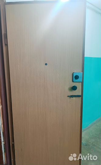 Дверь входная металлическая б/у