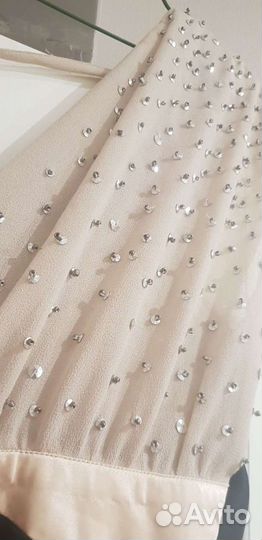 Платье с бусинами