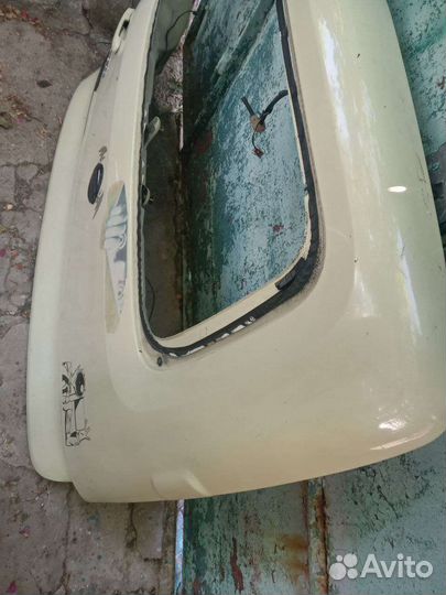 Дверь багажника Nissan cub z11