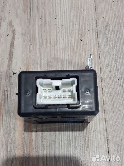 Блок электронный Nissan NP300