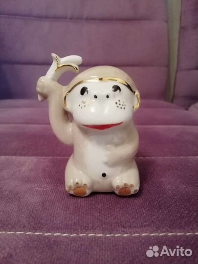 Фарфоровая игрушка