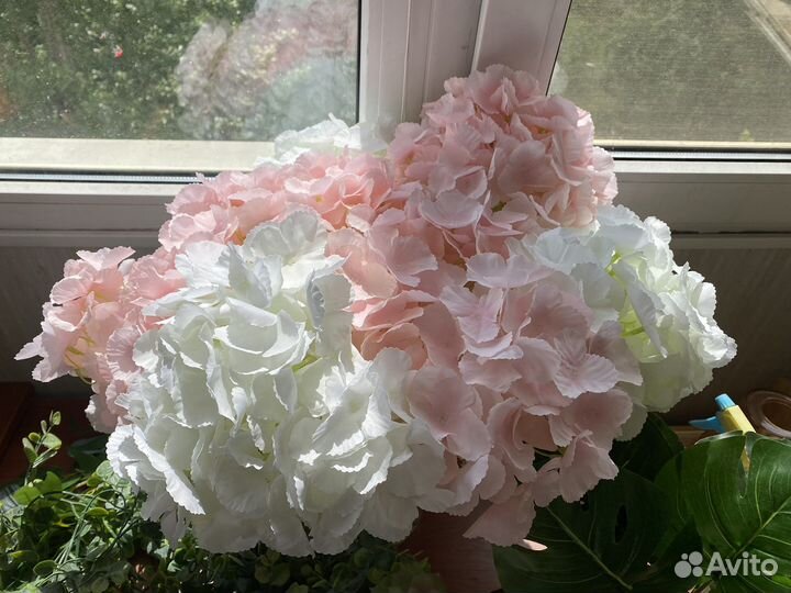 Пластмассовые цветы в горшках, лианы, гортензии