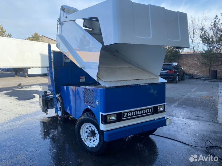 Ледозаливочная машина Zamboni 520 продажа/аренда