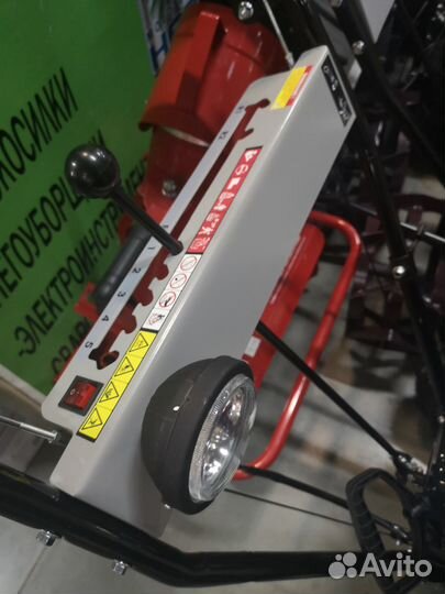 Снегоуборочник бензиновый Рысь смб-650Э