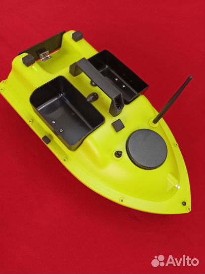 Прикормочный кораблик Tyfun с GPS