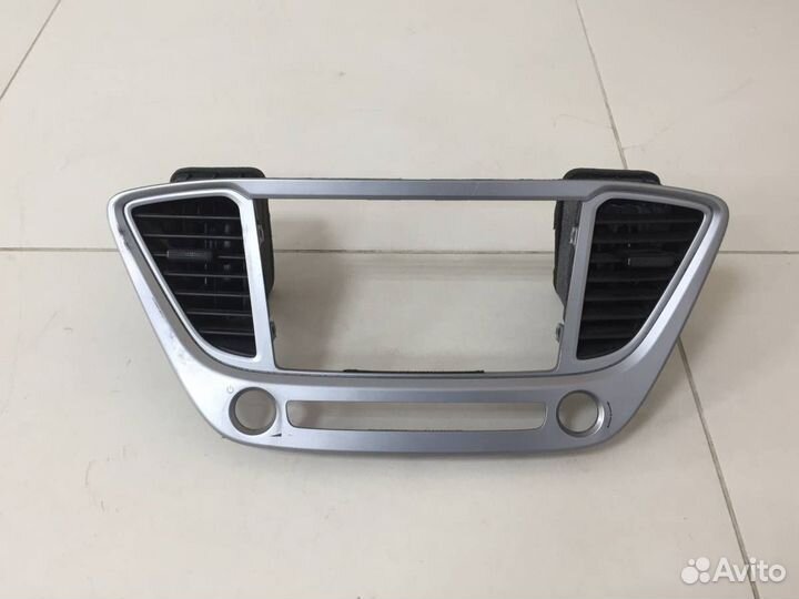 Рамка магнитолы Hyundai Solaris 2017