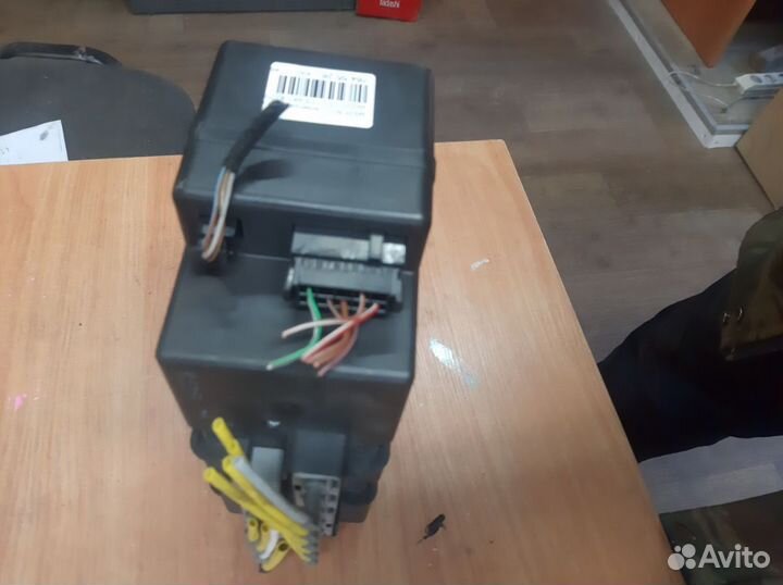 Компрессор центрального замка Mercedes W220