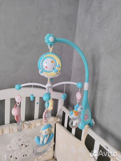 Музыкальный мобиль с проектором на кроватку