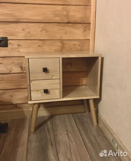 Тумба прикроватная из массива