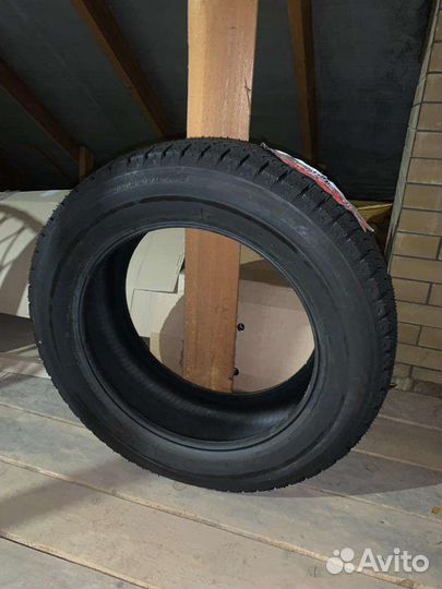 Bridgestone Blizzak VRX 215/60 R17