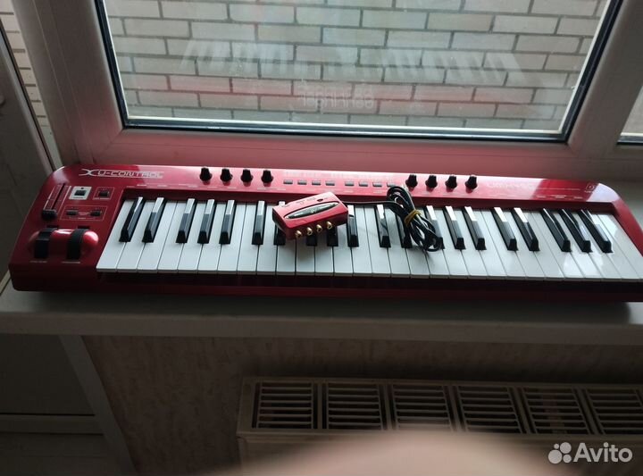 Midi клавиатура Behringer UMX 490