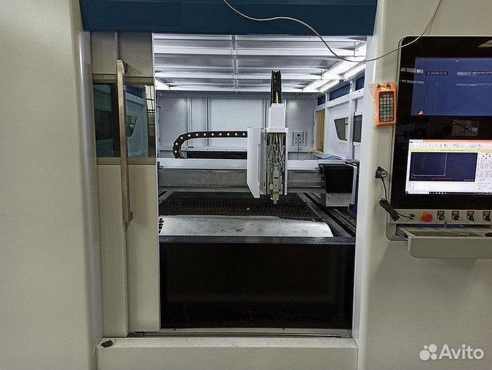 Оптоволоконный лазерный станок для резки металла