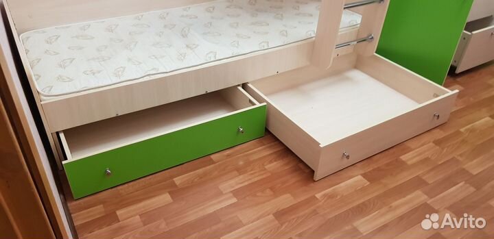 Детская двухярусная кровать со шкафом