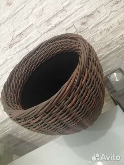 Кашпо важно из ротанга