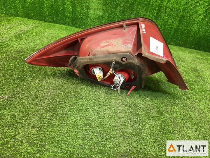 Фонарь задний правый mazda axela