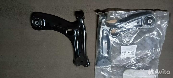 Рычаг передний левый Шкода Рапид