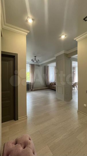 3-к. квартира, 123,3 м², 1/3 эт.