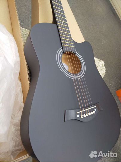 Акустическая гитара новая в упаковке
