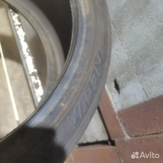 Yokohama Advan Neova AD08 255/30 R20