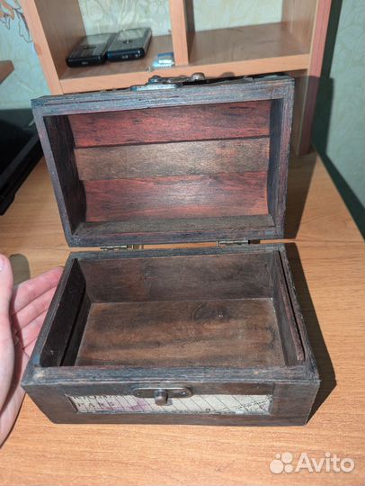 Деревянная шкатулка