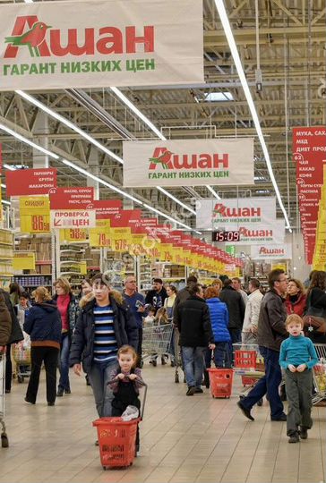 Торговые места.Хорошая проходимость.Прилавки рейлы