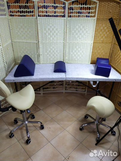 Кушетка массажный стол + оборудование для салона