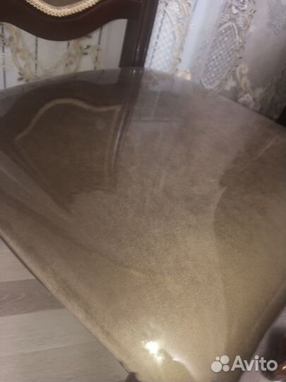 Стол и стулья