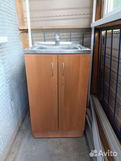 Кухонная мойка с тумбой со смесителем