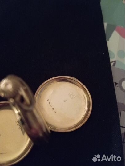 Золотые карманные часы